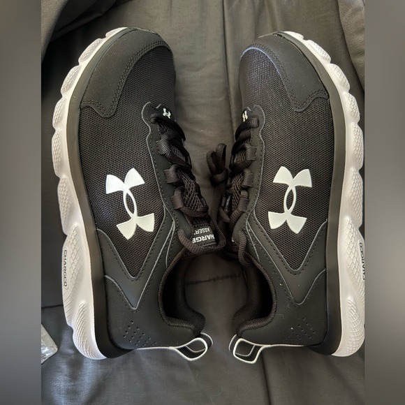 Under Armour woman’s shoes - Picture 1 of 3